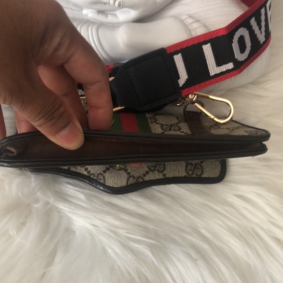SOLD-Vintage Gucci cross body - Picture 8 of 12
